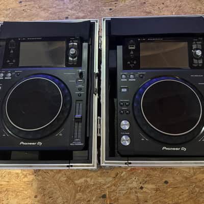 Pair of Pioneer XDJ 1000 MK2s image 2