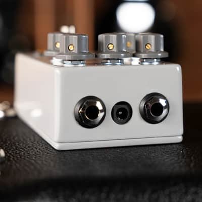 JHS 424 Gainstage Channel Preamp Pedal image 2