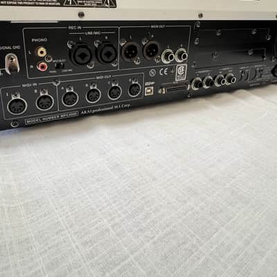 Akai MPC4000 Music Production Center 2002 - 2007 - White image 3