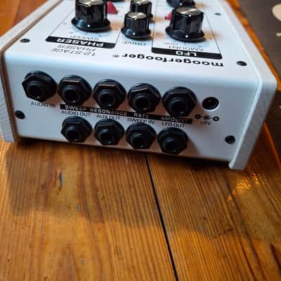 Moog MF-103 Moogerfooger 12-Stage Phaser 2012 - White image 3