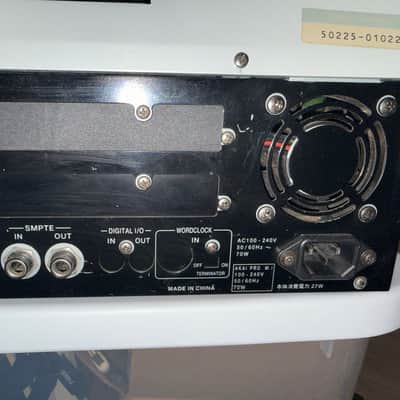 Akai MPC4000 Music Production Center - White image 11