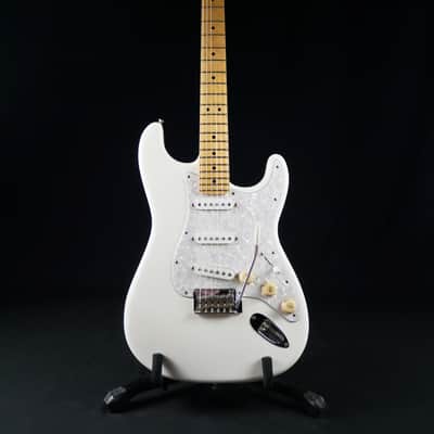 Fender Player Stratocaster with Maple Fretboard 2019 - Polar White image 2