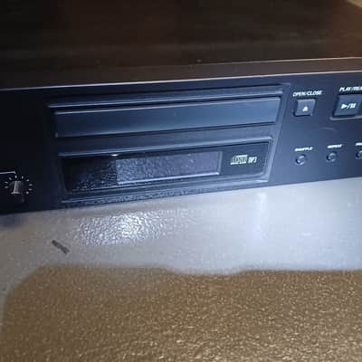 TASCAM CD-160 MkII 2008 - Black image 2