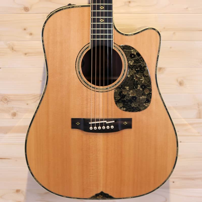 Takamine 2010 Limited Edition Miyabi Acoustic/Electric Guitar Made