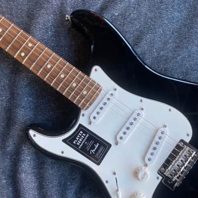 Fender Player Stratocaster Left-Handed PF Pau Ferro F2021 Black MX21202088 image 3