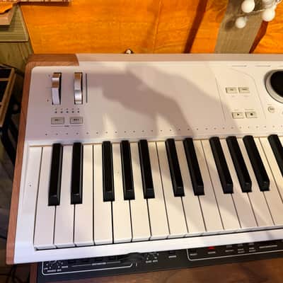 Arturia AstroLab 61-Key Stage Keyboard 2024 - Present - White image 2