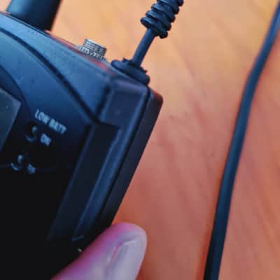 Sennheiser Sennheiser SR300 IEM G2 D (786–822 MHz) + EW300 IEM G2 Bodypack Receiver | Rack Mount | Professional Set image 20