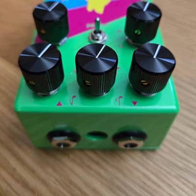 Walrus Audio Monument Harmonic Tap Tremolo V2 Limited Edition Neon 2020s - Neon Green image 4