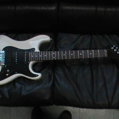 Kramer Pacer Deluxe 80's white image 2