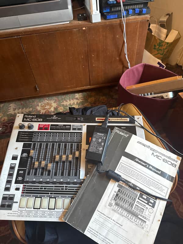 Roland MC-808 Groovebox