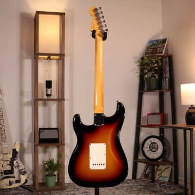 Fender DE Vintera Road Worn '60s Stratocaster Limited Edition - Rosewood Fingerboard, 3-Color Sunburst image 9