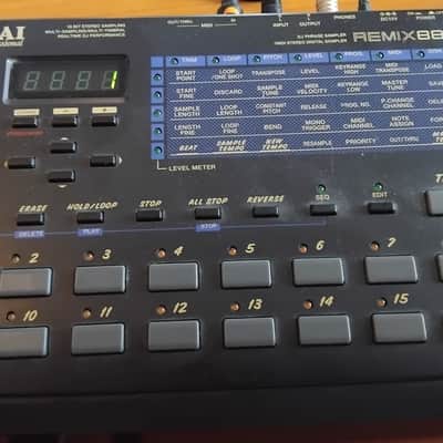 Akai Remix 88 (S20) Black Lo-Fi Sampler image 4