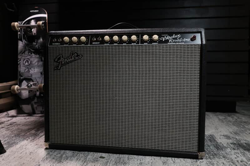 Fender "Custom" Vibrolux Reverb 40-Watt 2x10" Guitar Combo - Used image 1