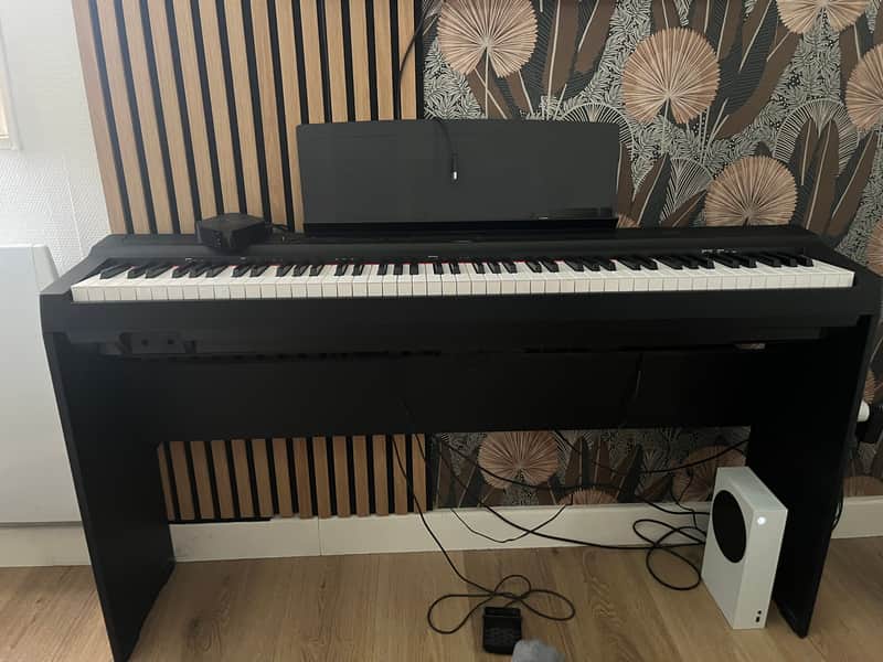 Yamaha P-125 Digital Piano 2018 - Present - Black image 1