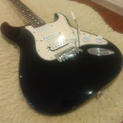 Fender 2005 MIM Stratocaster Standard 60th Anniversary HSS Black w/Padded Gig Bag image 2
