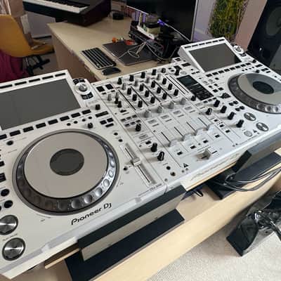 Pioneer Pioneer CDJ-3000-W(2x) + Pioneer DJM-900NXS2-W(1x) + Odyssey FZ Cases Bundle image 4