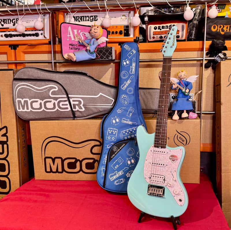 Mooer Guitars MLT10( Travel/ Short Scale )  CANDY BLUE 2025 Super Light 2,5Kg image 1
