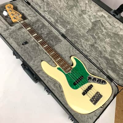 Fender American Deluxe Jazz Bass V with Pau Ferro Fretboard 2010 - 2016 - Olympic White image 4