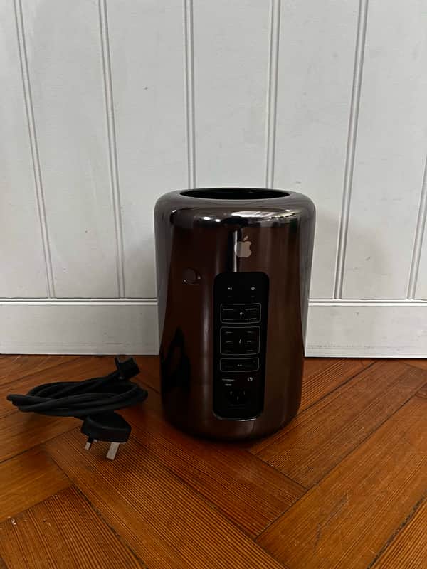 Apple Mac Pro Late 2013 - 10 core - 64GB Ram - 500Gb HD 2013 image 1