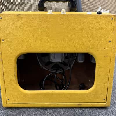 Oahu Valco Made Amp Similer to Champ 1958 - Yellow image 5
