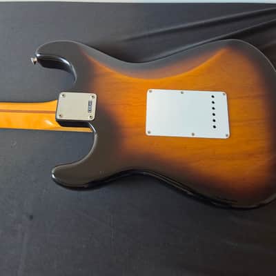 Fender 70th Anniversary American Vintage II 1954 Stratocaster 2-Color Sunburst image 5