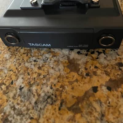 TASCAM DR-70D 4-Channel Audio Recorder for DSLR Cameras 2014 - Present - Black image 4