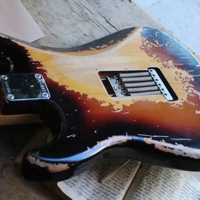FENDER Mike McCready Signature Stratocaster 3-Color Sunburst Relic, HARDCASE, 3, 38 KG image 8