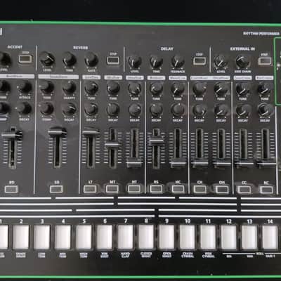 Roland TR-8 + special pack