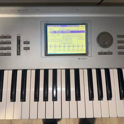 Korg Triton Classic 61-Key Workstation Synthesizer Silver image 4