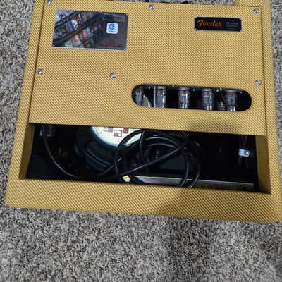Fender Blues Junior Lacquered Tweed 15-Watt 1x12" Guitar Combo Limited Edition Jensen Speaker image 3