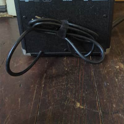 Fender Frontman 10G 10-Watt 1x6" Guitar Practice Amp 2007 - Present - Black image 2