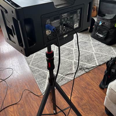 (4) QSC KLA12 KLA Series 12" Powered Line Array Speakers with Bags image 9