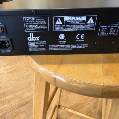 dbx 2215 Dual Channel 15-Band EQ/Limiter with Type III Noise Reduction - Black image 6