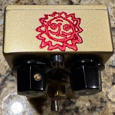 Analogman Sun Face JB LG Low Gain Germanium Fuzz with Sun Dial Knob 2023 - Present - Gold image 8