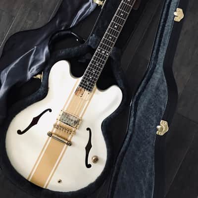 Gibson Tom Delonge Signature ES-333 - Custom Shop White w/ Gold Stripe, Inlay and Headstock. See Des image 1