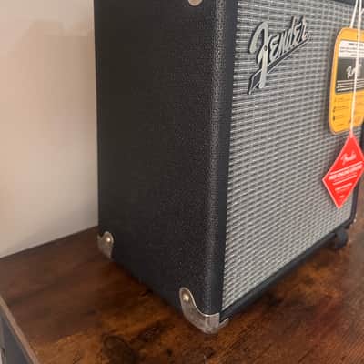 Fender Rumble 15 V3 15-Watt 1x8" Bass Combo 2015 - Present - Black image 5