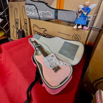 Mooer Guitars MLT10 (Travel/ Short Scale) CANDY PINK 2025 Super Light 2,5Kg image 17
