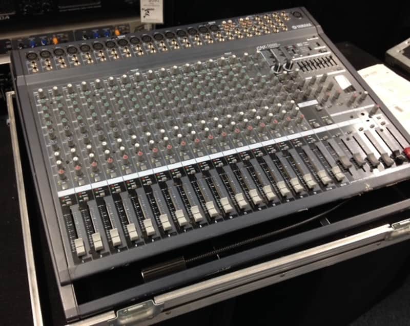 Yamaha EMX 5000-20 20-Channel Powered Mixer with Road Ready Road