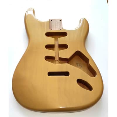 Alder 2 pieces Body SSS Stratocaster style, Butterscotch Blonde image 2