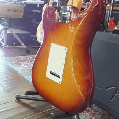 2015 Fender American Standard Stratocaster HSS Shawbucker with Maple Fretboard 3-Color Sunburst image 8