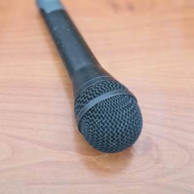 AKG 🎤 AKG Dynamic Handheld Microphone | XLR 3-Pin | Black | Professional image 9