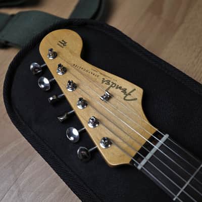 2015 Fender Classic Series 60s Stratocaster 7lbs 5oz 3 Tone Sunburst w/Gig Bag image 3