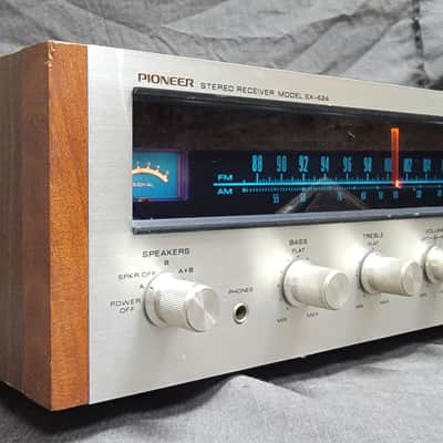 Pioneer SX-424 12-Watt Stereo Solid-State Receiver 1972 - 1974 - Silver image 2