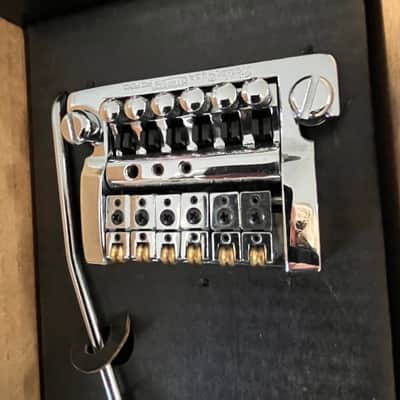N.O.S Original 80’s Kahler 7200 Tremolo Bridge System + String Lock image 2