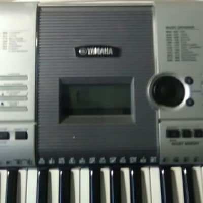 Yamaha PSR-E403 Portable Keyboard. Dead Mint, 100% Tested and Working! image 9