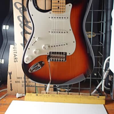 Fender Player Series Stratocaster 2022 - Sunburst - LEFTY image 2