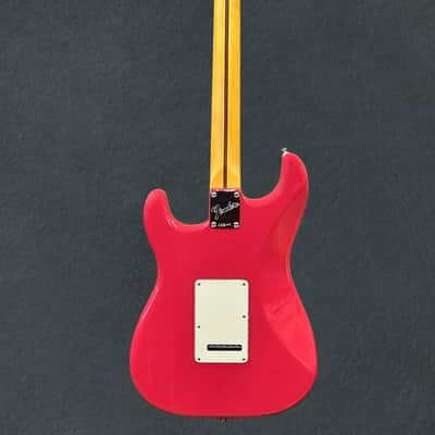 Fender Used American Professional Classic Stratocaster - Faded Dakota Red, 26 image 5