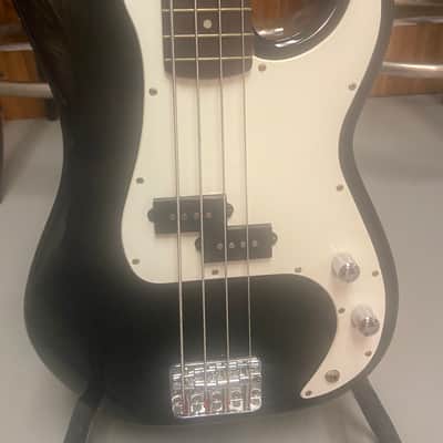 Fender Squier Precision Bass - Black image 2