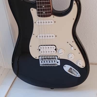 Starcaster by Fender Strat 2009 with Fender Gig Bag - SSH - Black with Matching Headstock image 4