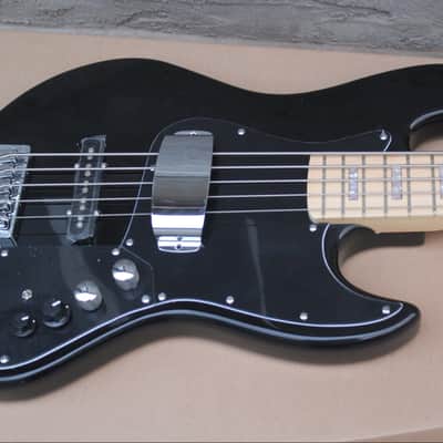 Bumper Jazz Bass w Taurus TM2 Preamp image 2
